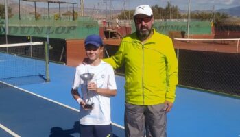 El tenista de Caudete Adrián Cantos se proclama vencedor de la primera fase del XLIV Circuito Alicantino de Tenis