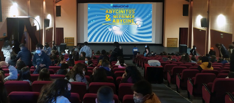 Lee más sobre el artículo Más de 1.500 escolares de Caudete han asistido a la proyección de los cortometrajes ‘Abycinitos & Mi primer Abycine’