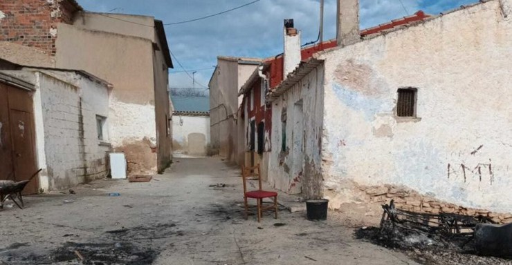 En este momento estás viendo Los vecinos de la calle San Cayetano se sienten abandonados por el Ayuntamiento de Caudete