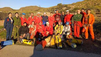 Miembros del Centro Excursionista Caudete exploraron Sima Destapada y Avenc Ample