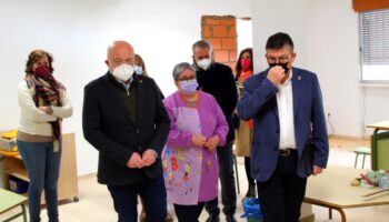 El delegado de la Junta, Pedro Antonio Ruiz Santos, ha visitado hoy las obras que se realizan en el Colegio 'Alcázar y Serrano' de Caudete