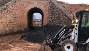 Limpian y reparan caminos en varias zonas de Caudete
