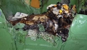 Arden muchos contenedores en Caudete al echar cenizas no apagadas completamente en ellos