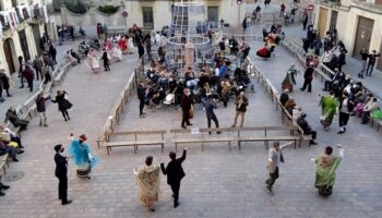 El Covid deja una desangelada Plaza de la Iglesia el primer día de Bailes del Niño