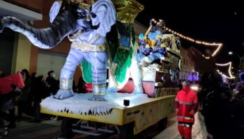 Los Reyes Magos de Oriente ya están repartiendo juguetes a los niños de Caudete