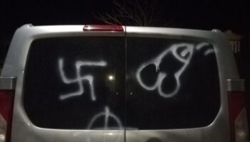 Vecinos de Caudete denuncian pintadas y daños en vehículos