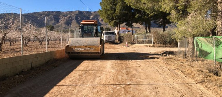 Lee más sobre el artículo 40 vecinos se ponen de acuerdo para asfaltar el camino de Los Viñales