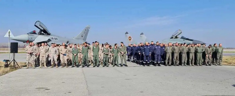 Lee más sobre el artículo El caudetano José David Bañón es uno de los pilotos de Eurofighter que España ha enviado en misión de la OTAN a Bulgaria