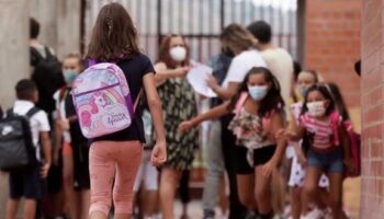 Desde hoy deja de ser obligatoria la mascarilla en exteriores y en los patios de los centros educativos