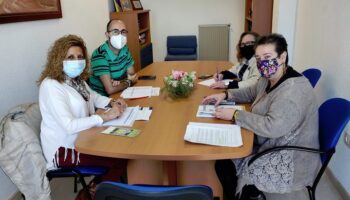 La Delegada de Bienestar Social del gobierno Regional se reunió en Caudete con la Plataforma del Voluntariado