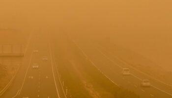El polvo sahariano tiñe de naranja el cielo del sureste peninsular
