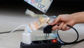 La luz alcanzará hoy picos de 700 euros el megavatio/hora y la gasolina 98 se acerca a los 2 euros el litro
