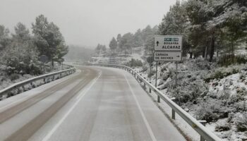 La nieve complica el tráfico en carreteras de Albacete y Murcia