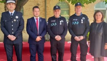 Dos policías de Caudete han sido condecorados en Toledo por el Consejero de Hacienda y Administraciones Públicas