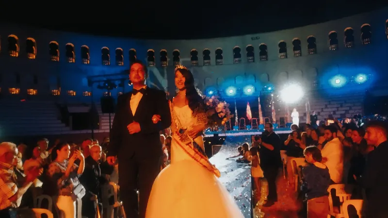 Lee más sobre el artículo Nazaret Díaz Blanes, de la Comparsa de La Antigua, es la Reina de las Fiestas de Caudete 2022