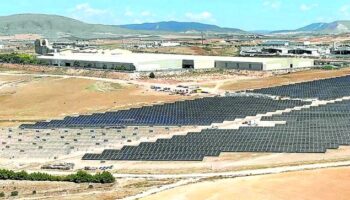Crisnova evitará la emisión de 9.000 toneladas anuales de CO2 tras la puesta en marcha de su planta fotovoltaica de 12 MW