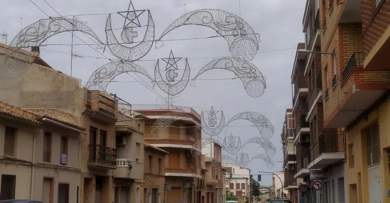 Lee más sobre el artículo Comienza la instalación del alumbrado especial de Fiestas