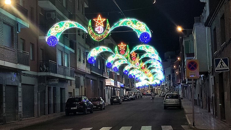 Lee más sobre el artículo Caudete engalana sus calles de cara a sus Fiestas Patronales