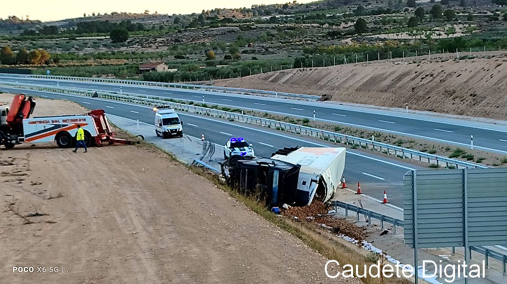 camion accidente a33 2 caudete digital