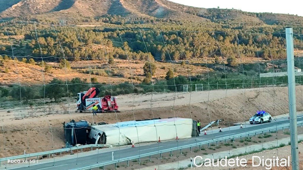 camion accidente a33 3 caudete digital