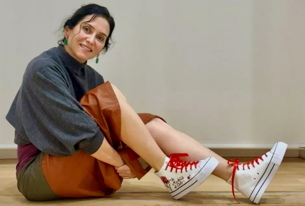 ayuso con zapatillas de maria jose bañon caudete digital