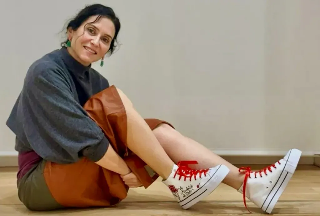 ayuso con zapatillas de maria jose bañon caudete digital